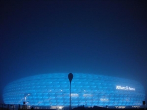 Po setmění - Modra alianz arena Mnichov