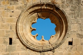 Architektura a památky - Fragment steny kláštora v Kyrenii