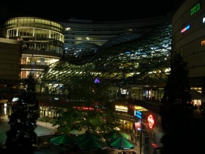 Architektura a památky - Varšava obchodné centrum v noci