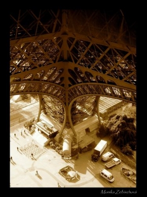 Detail v architektuře - Pilíř - Eiffelova věž