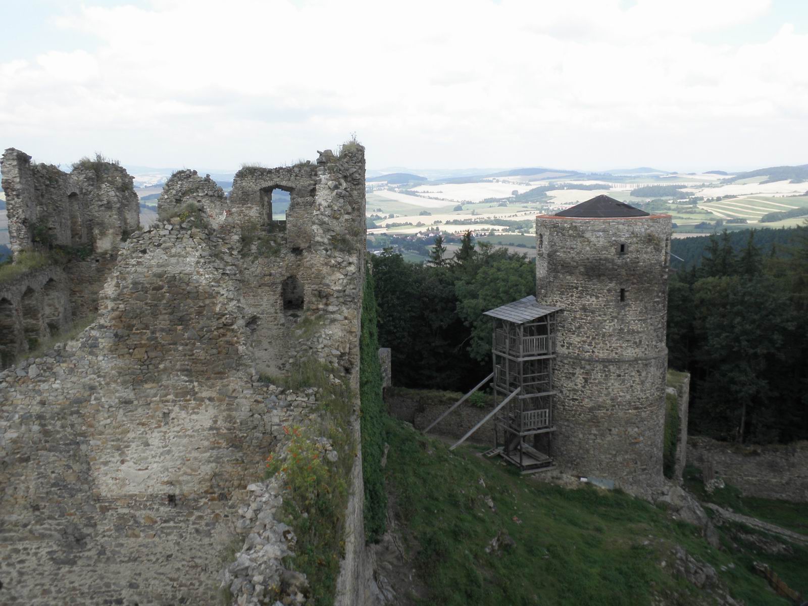 Pohled z hradu Helfenburk