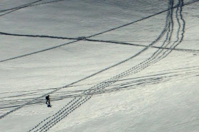 Krajina stvořená člověkem - Fotograf roku - Kreativita - Krajina tvořena lyžařem