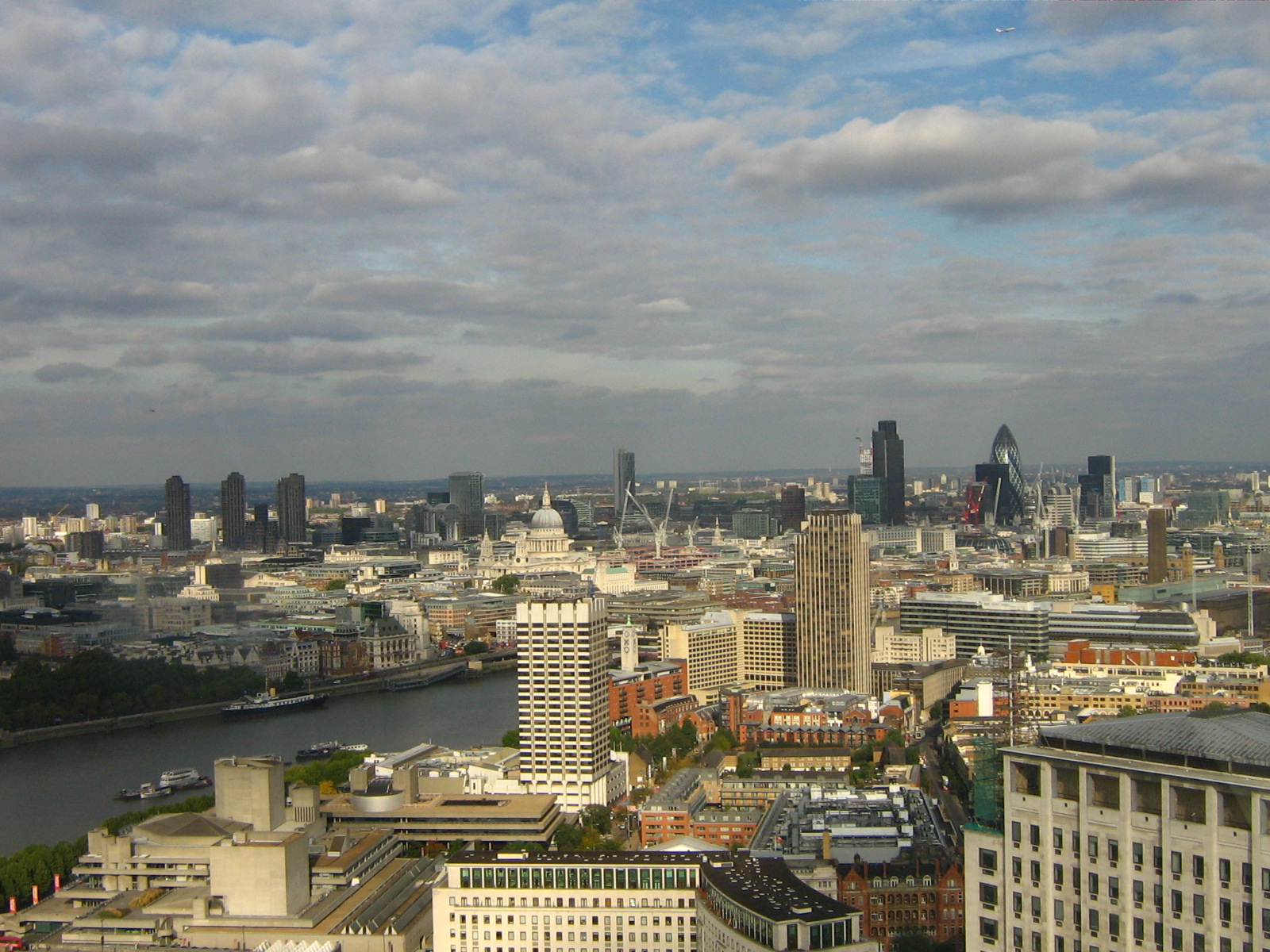 Pohled z výšky na panorama Londýna