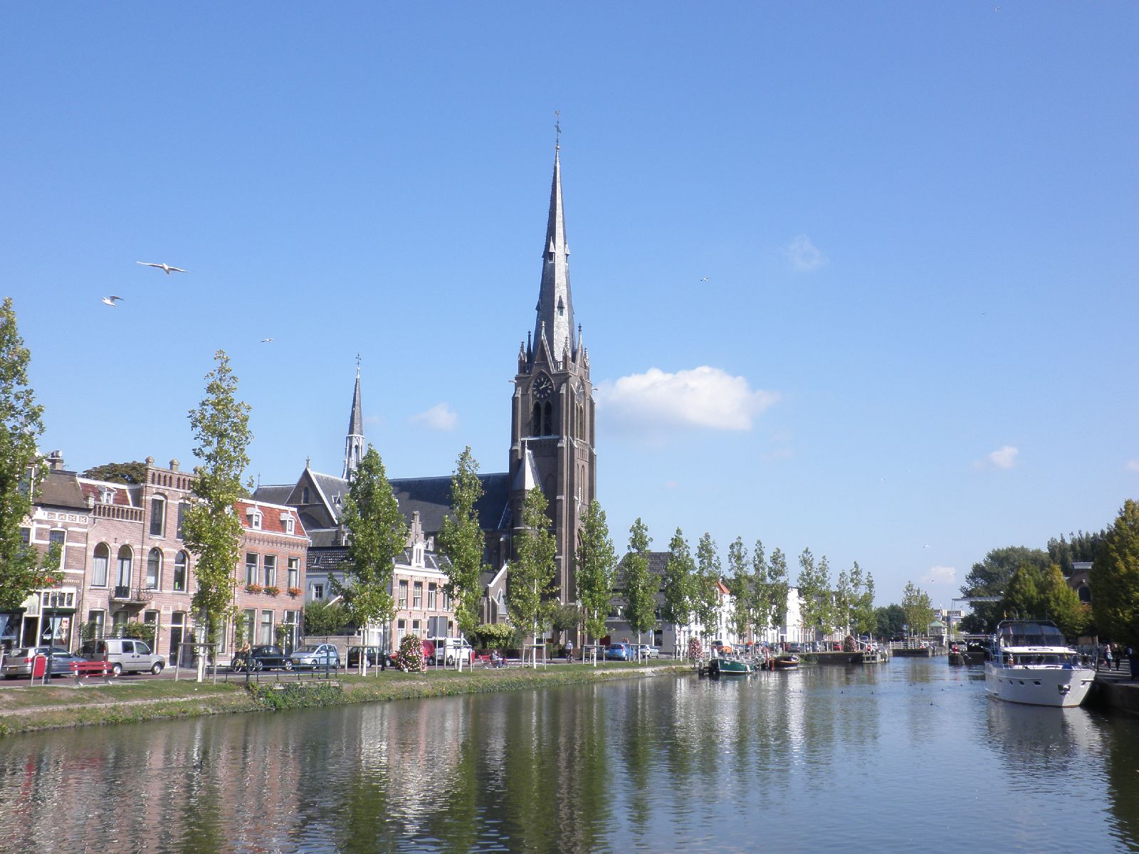 Kanál protékající městečkem Weesp, Nizozemsko