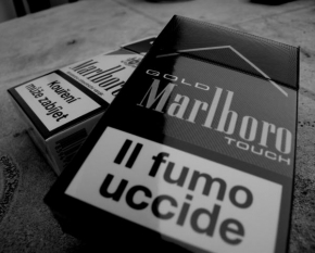 Černobílá poezie - Il fumo uccide