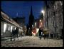 Večerní Edinburgh, přesto plno