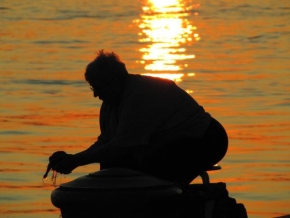 Dlouhé noci a život po setmění - Přístavní rybaření