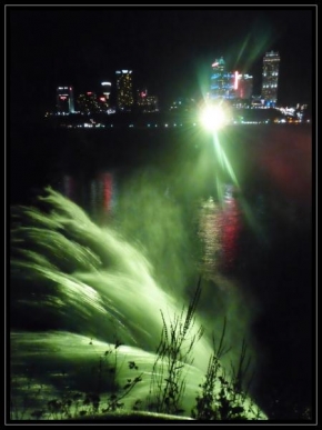 Dlouhé noci a život po setmění - Niagara