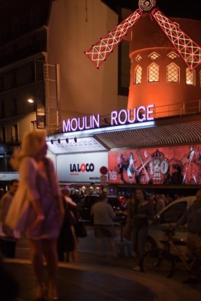 Dlouhé noci a život po setmění - Aj ja raz budem tancovať v Moulin Rouge