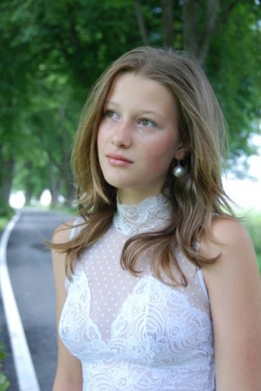 Něžný portrét - Fotograf roku - Junior - Dívka s bílou náušnicí
