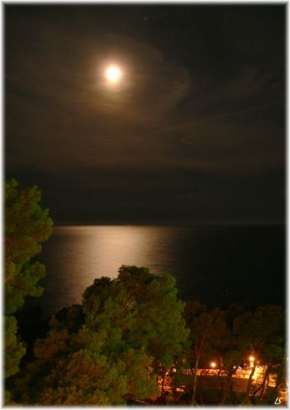 Večer a noc ve fotografii - Noční výhled z ostrova