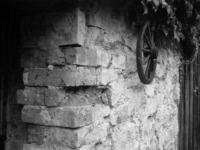 Černobílá poezie - Tehlovy mur