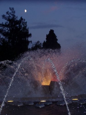 Večer a noc ve fotografii - Večerní fontána