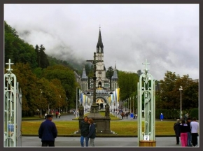 Fotograf roku na cestách 2010 - Bazilika v Lourdes