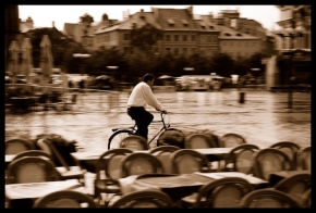 Vše je v pohybu - Fotograf roku - Cyklista v dešti