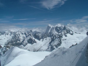 Fotograf roku na cestách 2010 - Horolezci pod Mont Blancem