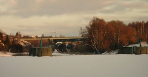 Zimní podvečer - železniční most za šera