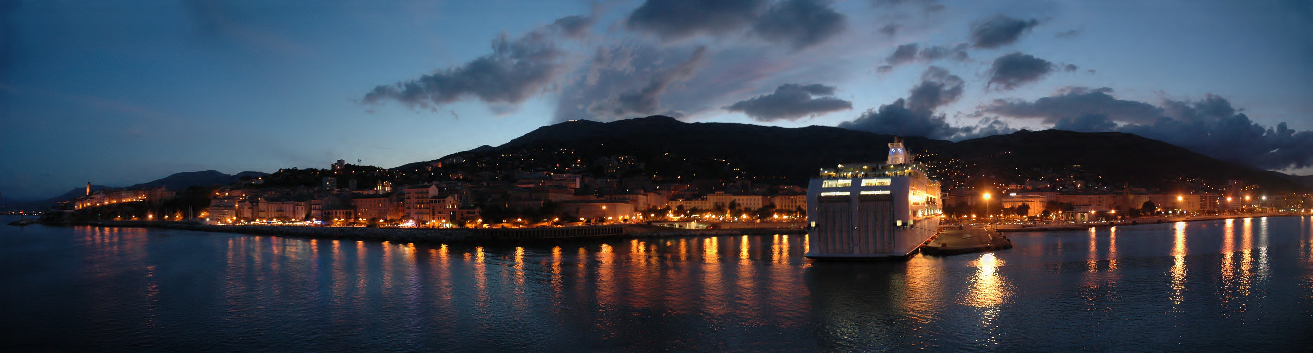 Bastia z trajektu, Korzika