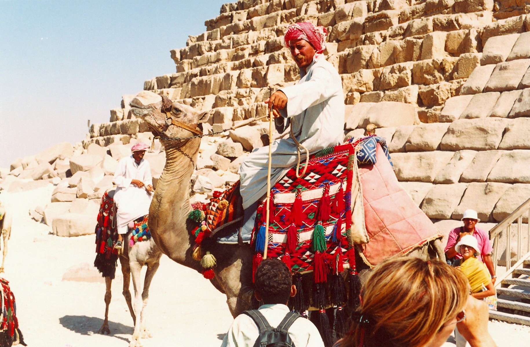Pred pyramidou v Gize