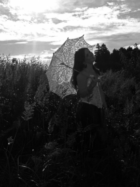 Fotograf roku v přírodě 2011 - Olga s paraplíčkem