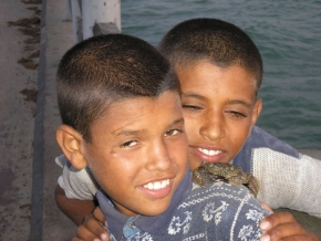 Člověk a jeho zvířátka - Děti na Djerbě