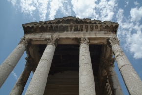 Klára Mazná - Augustův chrám v Pule