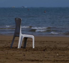 Daleko od domova - Fotograf roku - Kreativita - IX. kolo - Plastová židle