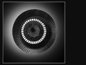 Černobílá fotografie - Fotograf roku - Kreativita - IV. kolo - Pod lampou