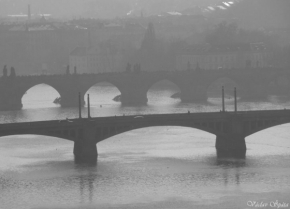 Černobílá fotografie - Mosty přes Vltavu