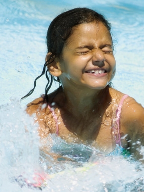 Dětské radosti - V bazénu