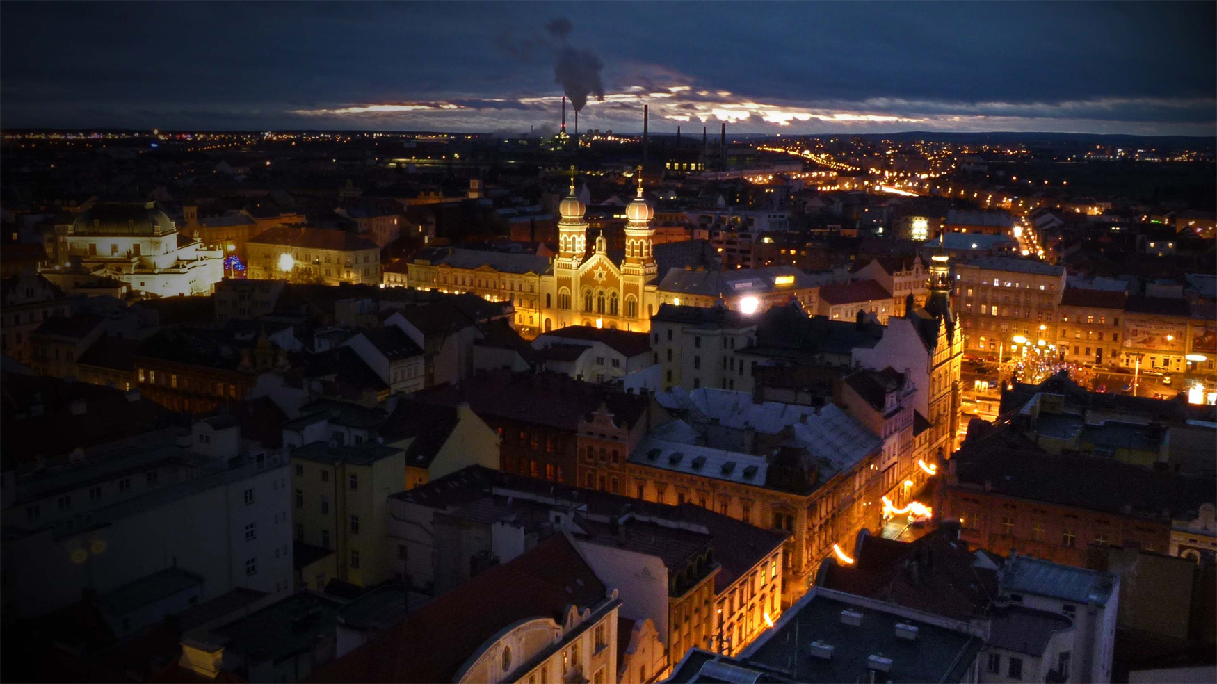 Plzeň se halí do tmy....