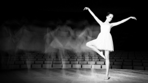 Černobílá fotografie - Ballerina motion I