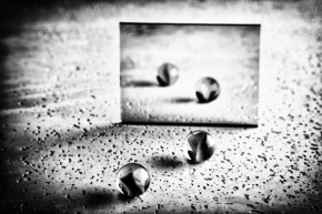 Černobílá fotografie - Kuličky