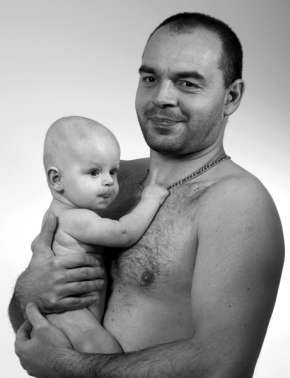 Černobílá fotografie - Otec a syn
