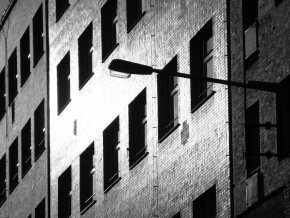 Černobílá fotografie - Pouliční osvětlení