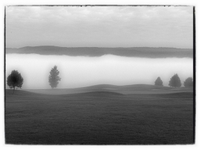 Černobílá fotografie - Ráno na golfu