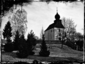 Černobílá fotografie - Kostel Řečany