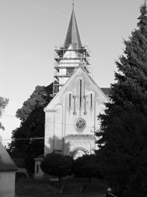 Černobílá fotografie - kostel