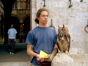 Člověk a jeho zvířátka - Ptáčník před věží v Sieně