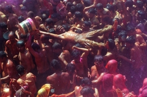 Fotograf roku na cestách 2012 - Vášnivý dav, Indie