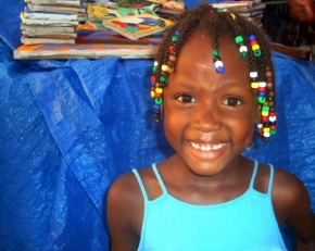 Lidé - Dcerka jamaského maliře