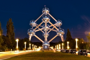 Architektura všech časů - Atomium v noci