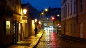 Život ve městě - procházka večerní Prahou