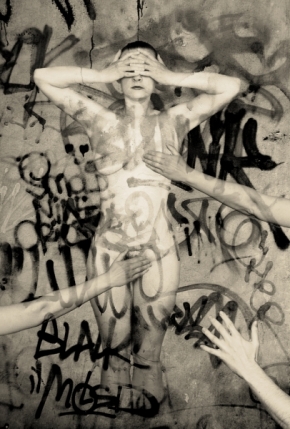 Postava černobíle - Fotograf roku - Kreativita - IV.kolo - Grafitti