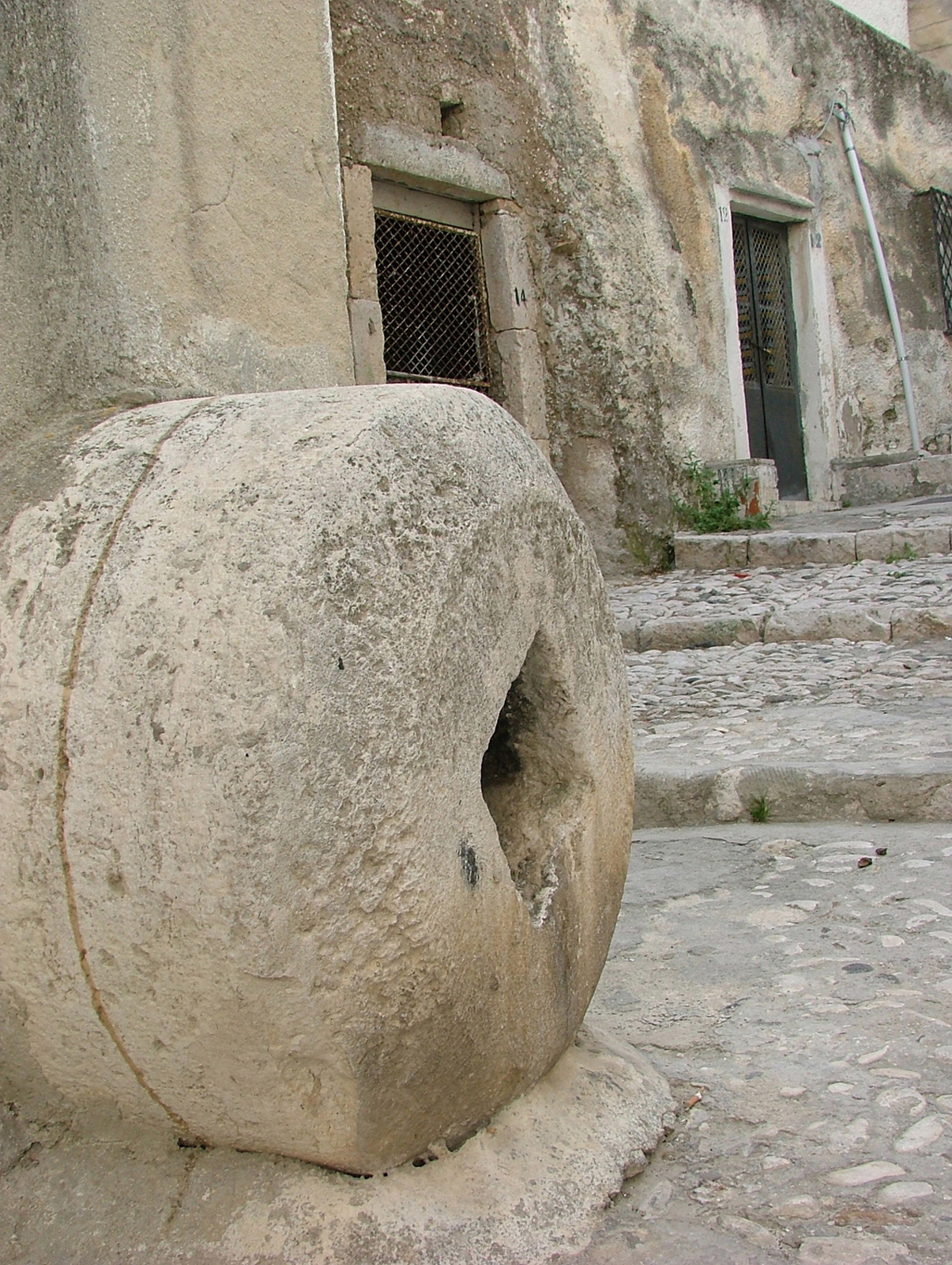Starý mlýnský kámen