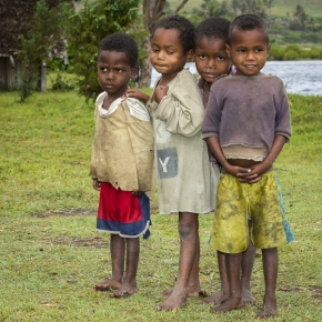 Ti naši nejmenší - děcka z Madagaskaru