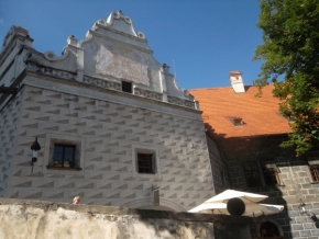 Historické objekty - dům se slunečníma hodinama