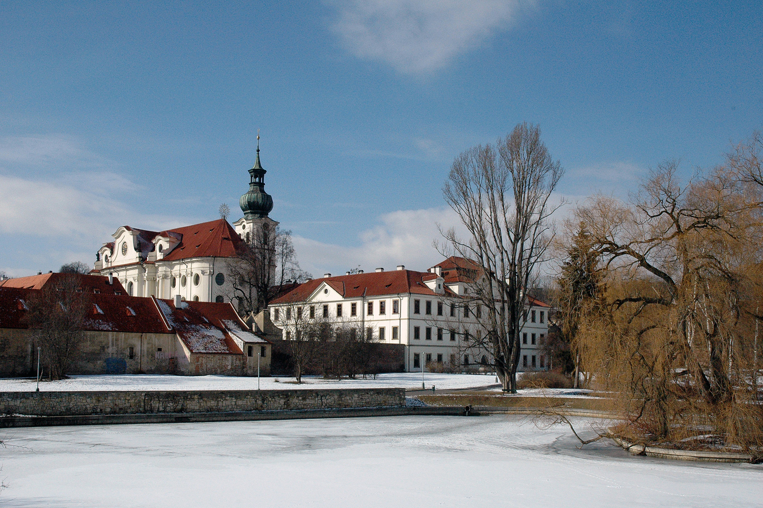 zima Břevnovský klášter