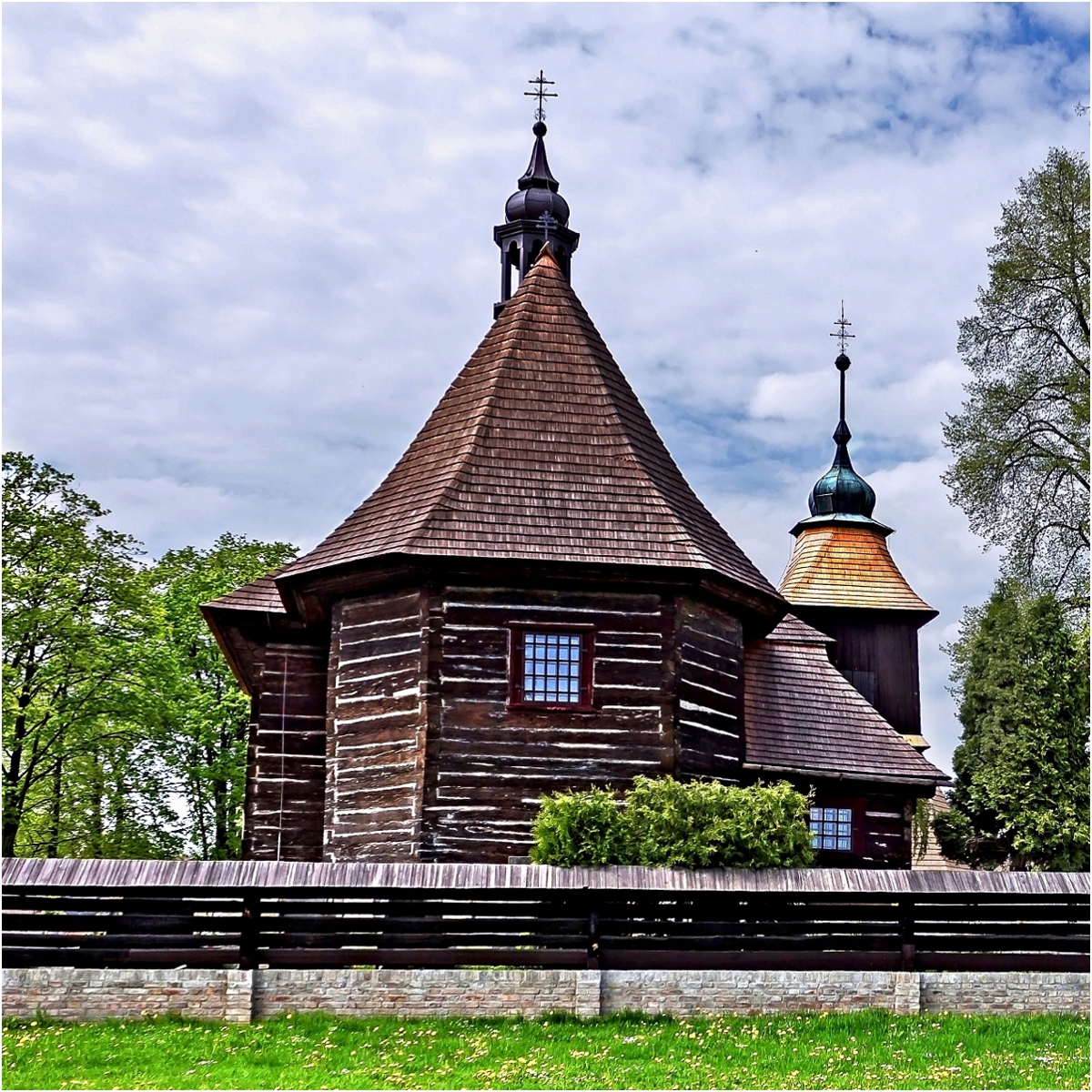 Dřevěný kostel ve Velinách