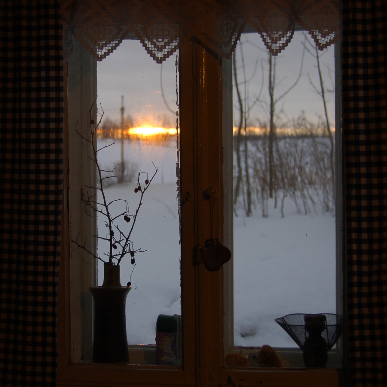Západ slunce za oknem